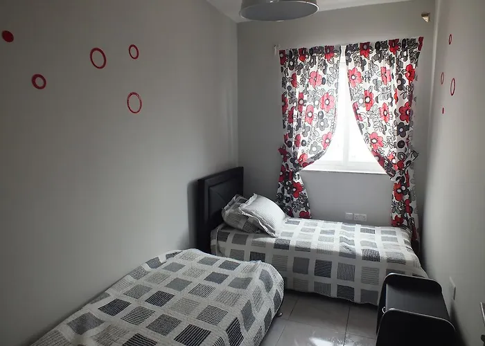 Penthouse Next To The * Марсаскала